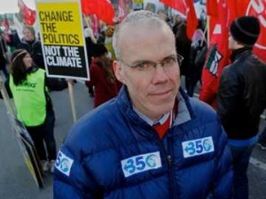 Bill McKibben, co-founder of 350.org, marches against climate change with tens of thousands in Copenhagen last Saturday. (J.Carl Ganter/Circle of Blue)